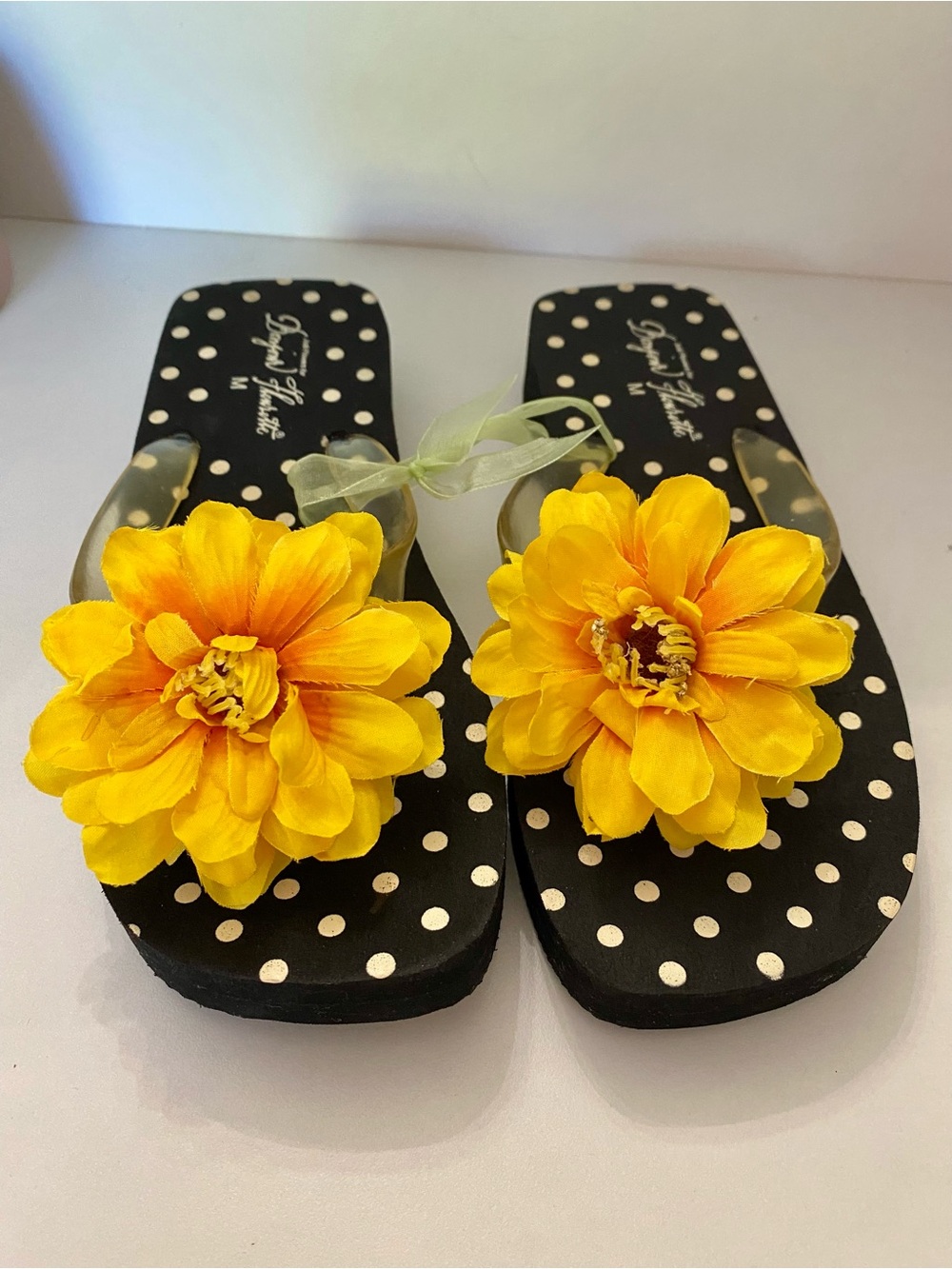 Judi Flowers for Bonjour Fleurette Flip Flops Size M